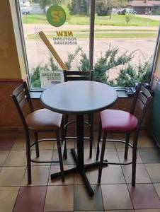 COMMERCIAL RESTAURANT DINING ROUND TABLE AND CHAIRS SET