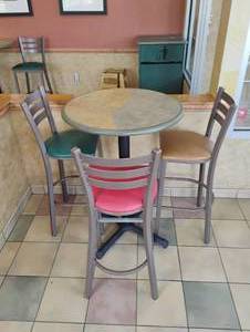 COMMERCIAL RESTAURANT DINING ROUND TABLE AND CHAIRS SET