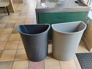 4 TRASH CANS