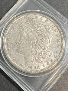 1898 US MORGAN SILVER DOLLAR IN CASE