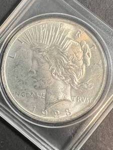 1923 US PEACE SILVER DOLLAR IN CASE