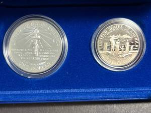 US LIBERTY COINS SILVER DOLLAR AND LIBERTY HALF DOLLAR
