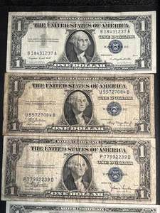 GROUP OF 5 US BLUE SEAL $1 SILVER CERTIFICATES