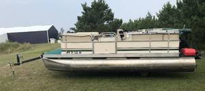 2002 Forester 19 Pontoon w Trailer