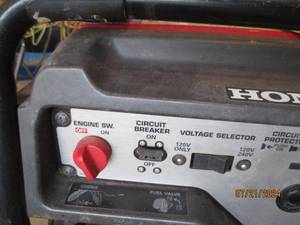 lot 9 image: Honda EG6500CL Portable Generator
