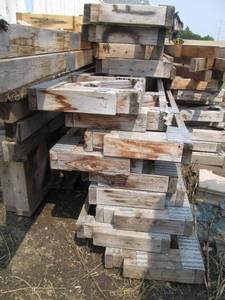 lot 26 image: Lot of Wooden floor trusses, 18 Approx. 25 long