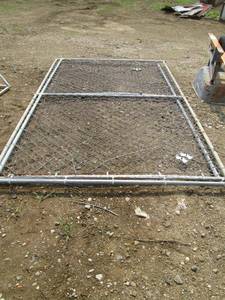 lot 30 image: Large Chain-Link Fence Panels