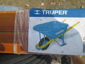 lot 31 image: Truper Wheelbarrow with Rusted Tray and New Handle
