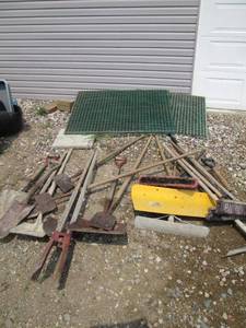 lot 32 image: Assorted Lot of Yard Tools and Materials