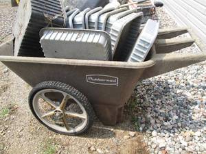 lot 34 image: Rubbermaid Wheelbarrow with Assorted Plastic Trays
