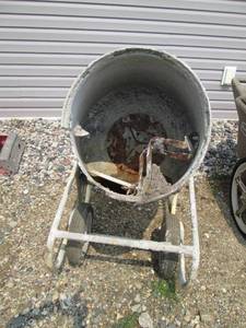 lot 35 image: Portable Cement Mixer