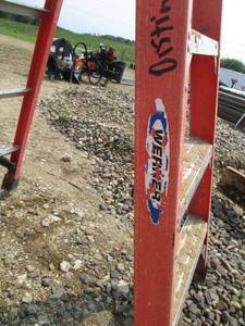 lot 44 image: Werner 6 ft Fiberglass Step Ladder