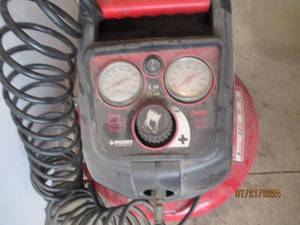lot 122 image: Husky 4 Gallon Air Compressor