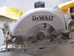 lot 136 image: DeWalt 7-14 Corded Circular Saw