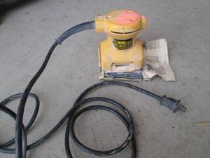 lot 162 image: Black & Decker Palm Grip Sander