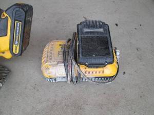 lot 179 image: DeWalt 20V MAX Cordless Circular Saw with Charger