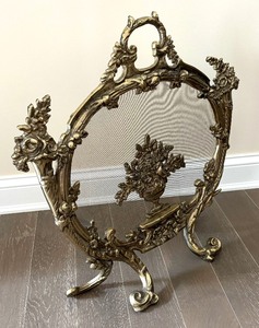lot 22 image: Vintage Decorative Victorian Brass Fireplace Screen