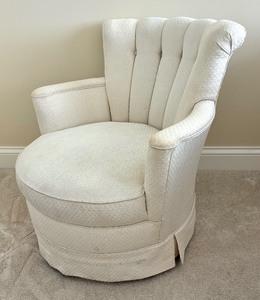 lot 29 image: Charming Vintage Chair