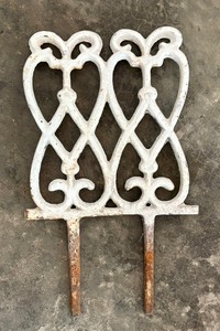 lot 106 image: Vintage White Metal Yard Stakes