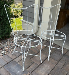 lot 122 image: Pair of Pretty Vintage White Metal Chairs