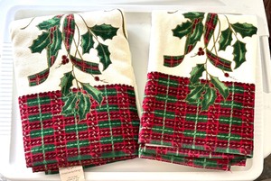 lot 135 image: Deck The Halls Holiday Decor and More