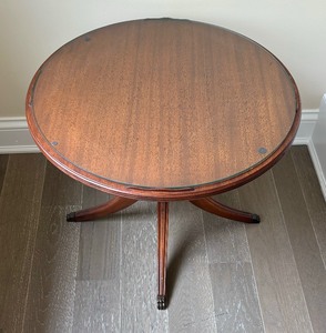 lot 34 image: Vintage Pedestal Round Accent Table