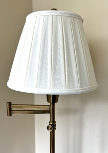 lot 147 image: Adjustable Arm Table Lamp
