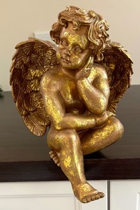 lot 156 image: Golden Angel Decor