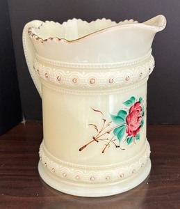 lot 39 image: Antique Heisey Custard Glass Pitcher and 4 Tumblers