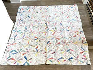lot 96C image: Beautiful Vintage Quilt