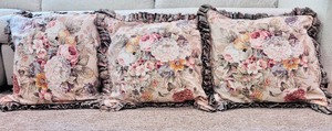 lot 69 image: Beautiful 3 Large Pillow and Printed Shams