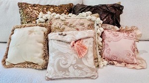 lot 90 image: Vintage Country Decor Unique Throw Pillows