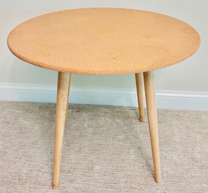 lot 59 image: Decorative Table
