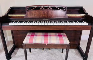 lot 3 image: Beautiful Baldwin Acrosonic Piano