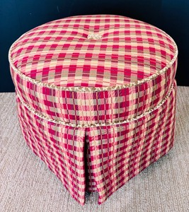 lot 49 image: Fun Bright Colorful Adorable Ottoman