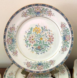 lot 20 image: Lenox Mystic China Service for 8