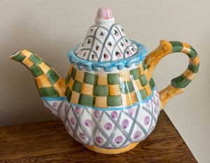 lot 206 image: Faux Florals, Teapot, Clock and More