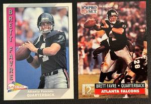 lot 64A image: Brett Favre 2 RC Lot Rookie Football Cards