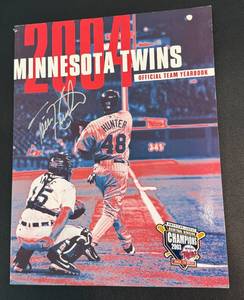 lot 22D image: 2004 Minnesota Twins Yearbook Autographed by Torii Hunter