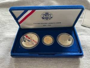 lot 2 image: 1986 US Liberty Coins Set - $5 Gold Coin, Liberty $1 Coin