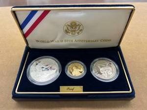 lot 4 image: 1995 WW 2 50th Anniversary 3 Coin Proof Set - Gold & Silver Coins