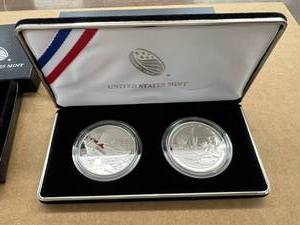 lot 7 image: 2018 WW 1 Centennial Silver Dollar and Army Metal Set