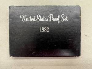 lot 39 image: 1982 US Proof Set