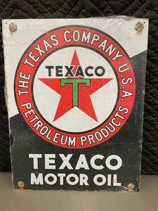 lot 43 image: Vintage Texaco Motor Oil Metal Sign