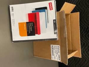 lot 63 image: DE 3 - Staples Colored File Pocket 3.5 in. Expansion Letter Size - 5 Packs of 4