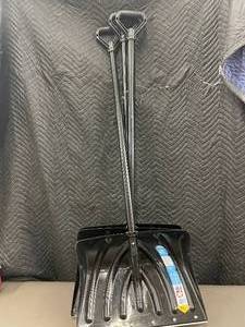 lot 159 image: Suncast 18 Combo Snow Shovel & Pusher - Lot of 3