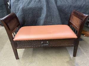 lot 4 image: Wooden Storage Bench with Cushioned Seat