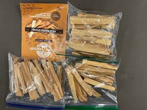lot 15 image: Humo Sagrado Palo Santo Sticks Lot