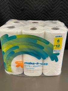 lot 19 image: Up & Up Make-A-Size Paper Towels - 6 Double Rolls