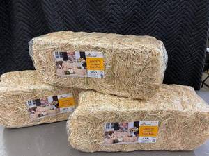 lot 142 image: Harvest 20-Inch Straw Bales - Lot of 3